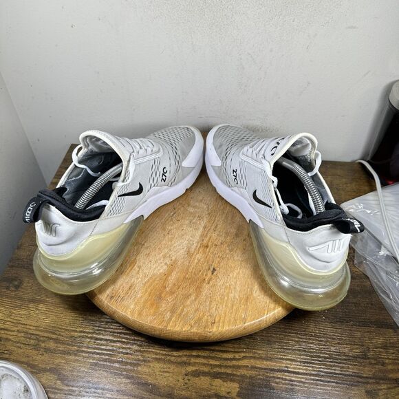 Nike Air Max 270 Shoes Mens Size 11.5 White Black AH8050-100 Running Sneakers - Picture 5 of 9